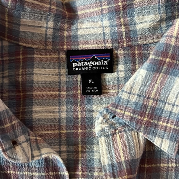 Patagonia XL Men’s Short Sleeved Button Down - Picture 2 of 4